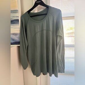 Lululemon long sleeve swiftly tech 2.0 in size 20